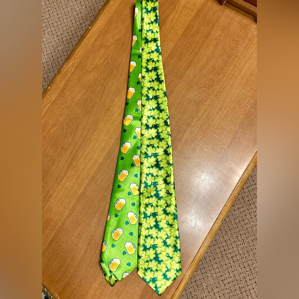 Festive Green St. Patrick’s Day Beer Mug and Shamrock Tie Set